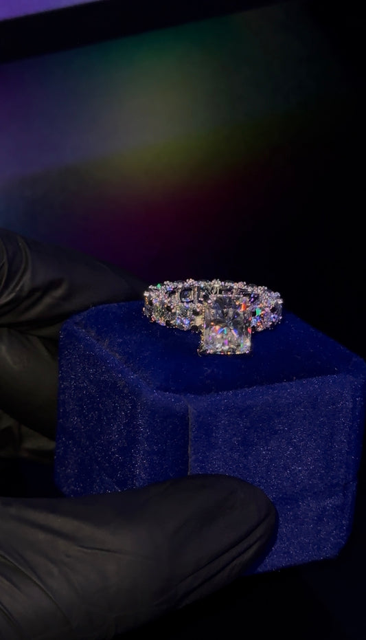 Ice style engagement ring 💍 ￼